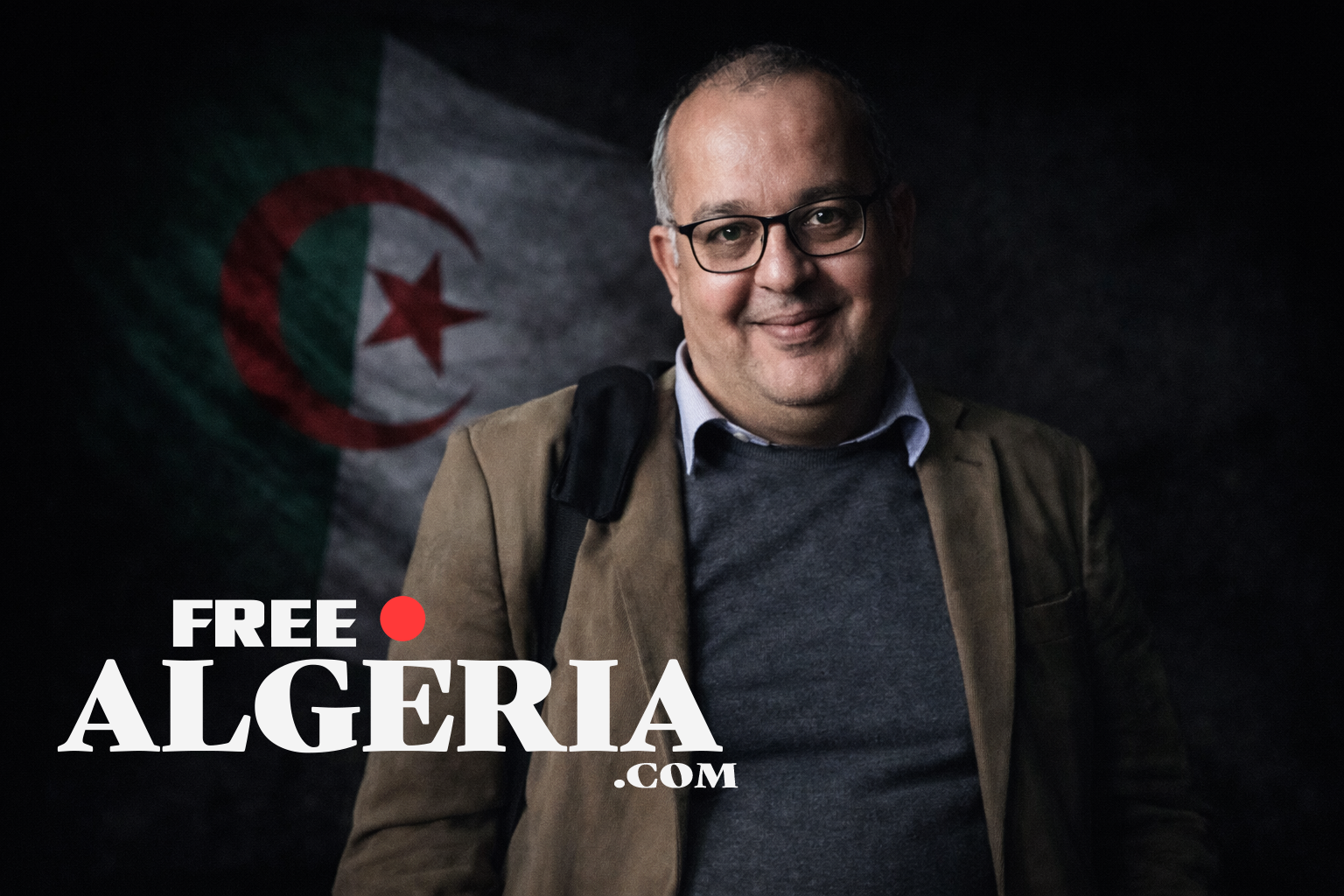 Tahar Ouhachi, historien et maître de conférences à la faculté d’histoire de l’Université de Blida, a été placé sous mandat de dépôt cet après-midi par le juge d’instruction près le tribunal d’El Affroun en Algerie Selon les informations disponibles, il est poursuivi pour Apologie d’actes terroristes avec usage des réseaux sociaux Diffusion de fausses informations de nature à porter préjudice à l’intérêt national Cette décision judiciaire suscite l’incompréhension parmi ses proches et collègues. Universitaire reconnu pour ses travaux en histoire, Tahar Ouhachi est décrit par son entourage comme un enseignant passionné, exclusivement investi dans la recherche académique et l’étude de l’histoire, notamment celle de l’Algérie. D’après ses soutiens, il ne s’est jamais engagé dans une activité politique partisane et concentrait son travail sur ses recherches et son enseignement universitaire. Son placement en détention intervient dans un contexte où plusieurs universitaires, journalistes et citoyens ont fait l’objet de poursuites liées à leurs publications ou prises de parole en ligne. L’affaire soulève des interrogations sur les limites de l’expression académique et sur la situation de la liberté d’expression dans le pays.